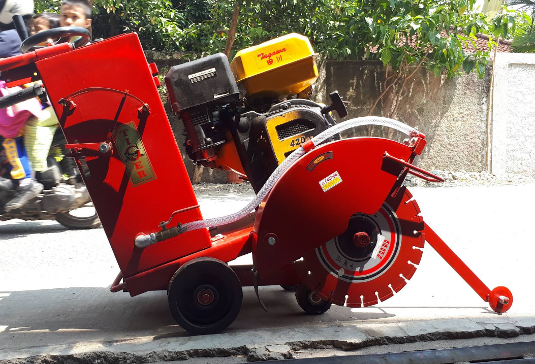Mesin cutting concrete